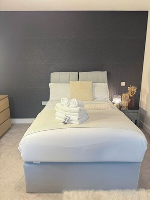 2 Schlafzimmer, Schreibtisch, Bügeleisen/Bügelbrett, kostenloses WLAN
