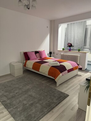 1 bedroom, iron/ironing board, WiFi, bed sheets - Cozy Studio Near Titan Park -Ideal for Your Stay! (București)
