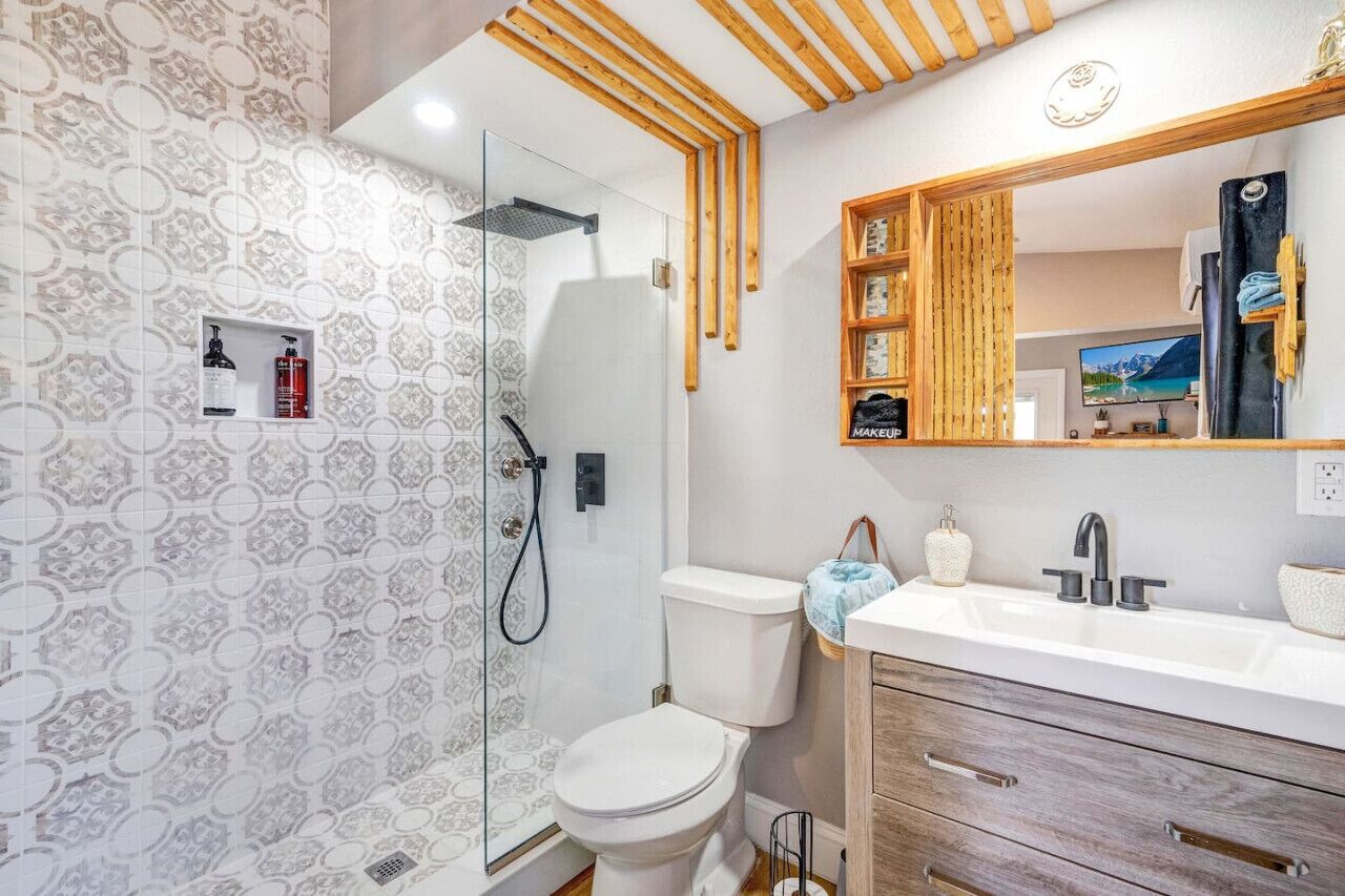 Secador de pelo y toallas