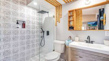 Secador de pelo y toallas