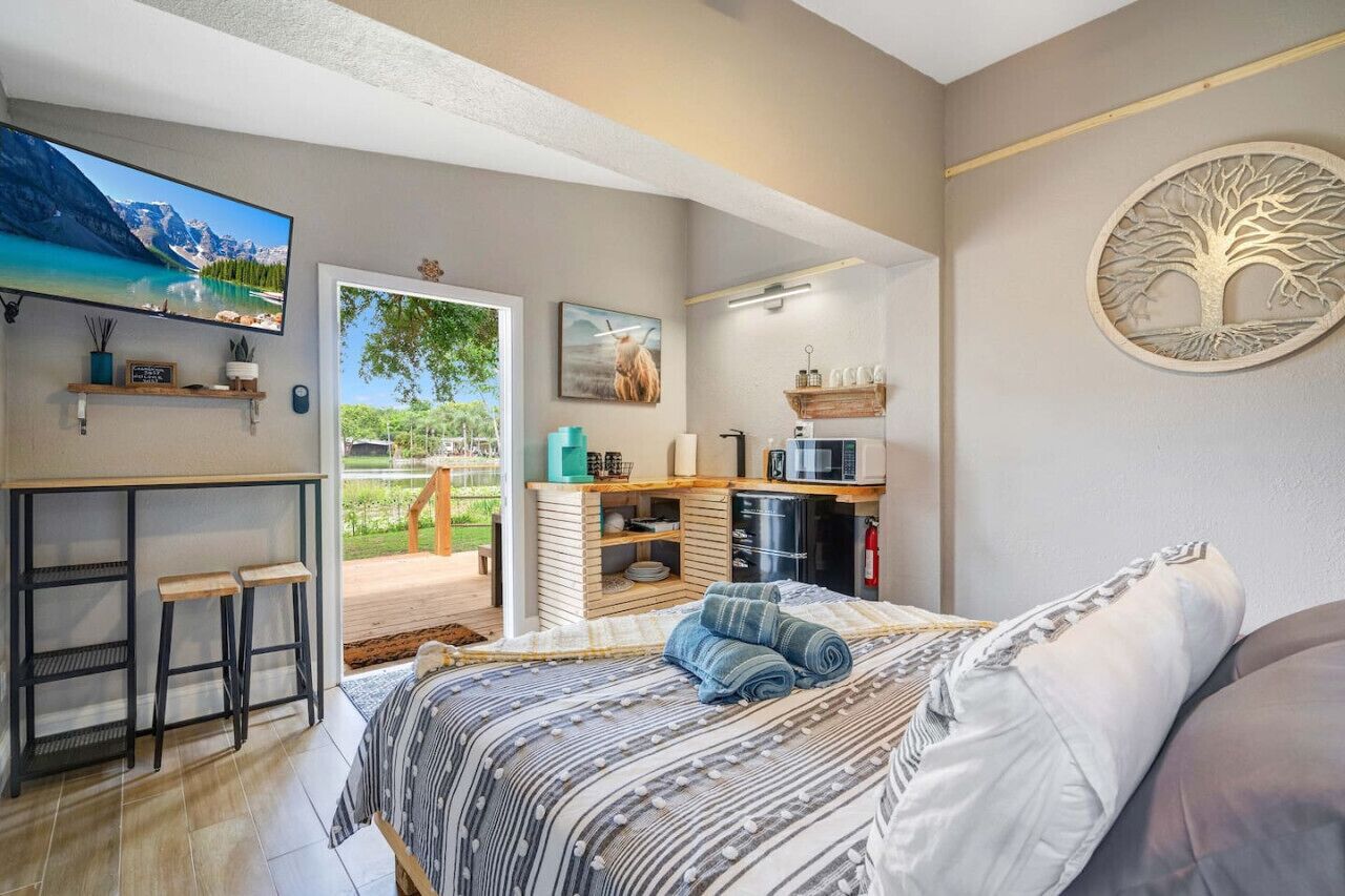 1 slaapkamer, een bureau, een strijkplank/strijkijzer, wifi