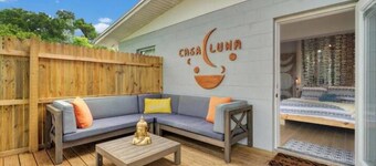 CASA LUNA w/ Lake view + 10min to dwtn + 2 guests!