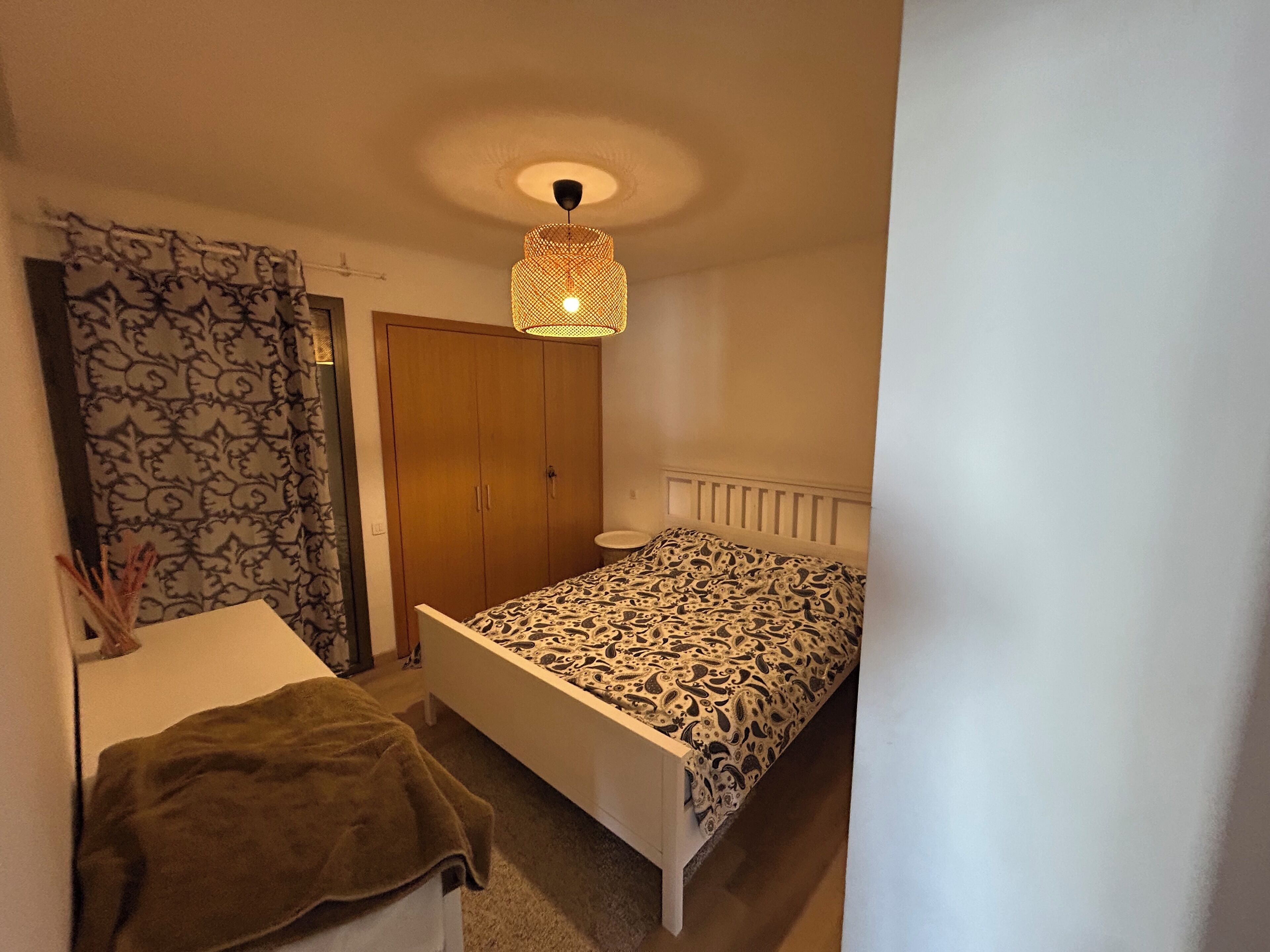 3 slaapkamers, een strijkplank/strijkijzer, wifi, beddengoed