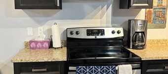 Charming 2-bedroom apartment with WiFi and AC in wonderful Edmonton