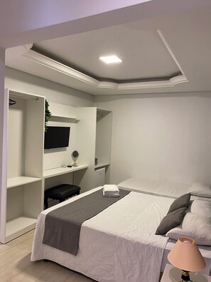 Habitació triple | Habitacions insonoritzades i wifi gratuïta