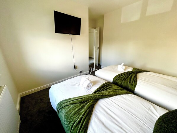 3 quartos, ferros/tábuas de passar roupa, Wi-Fi, roupa de cama