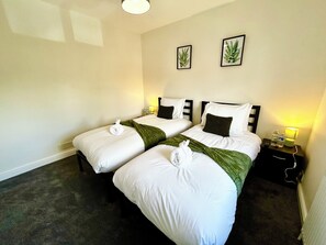 3 quartos, ferros/tábuas de passar roupa, Wi-Fi, roupa de cama