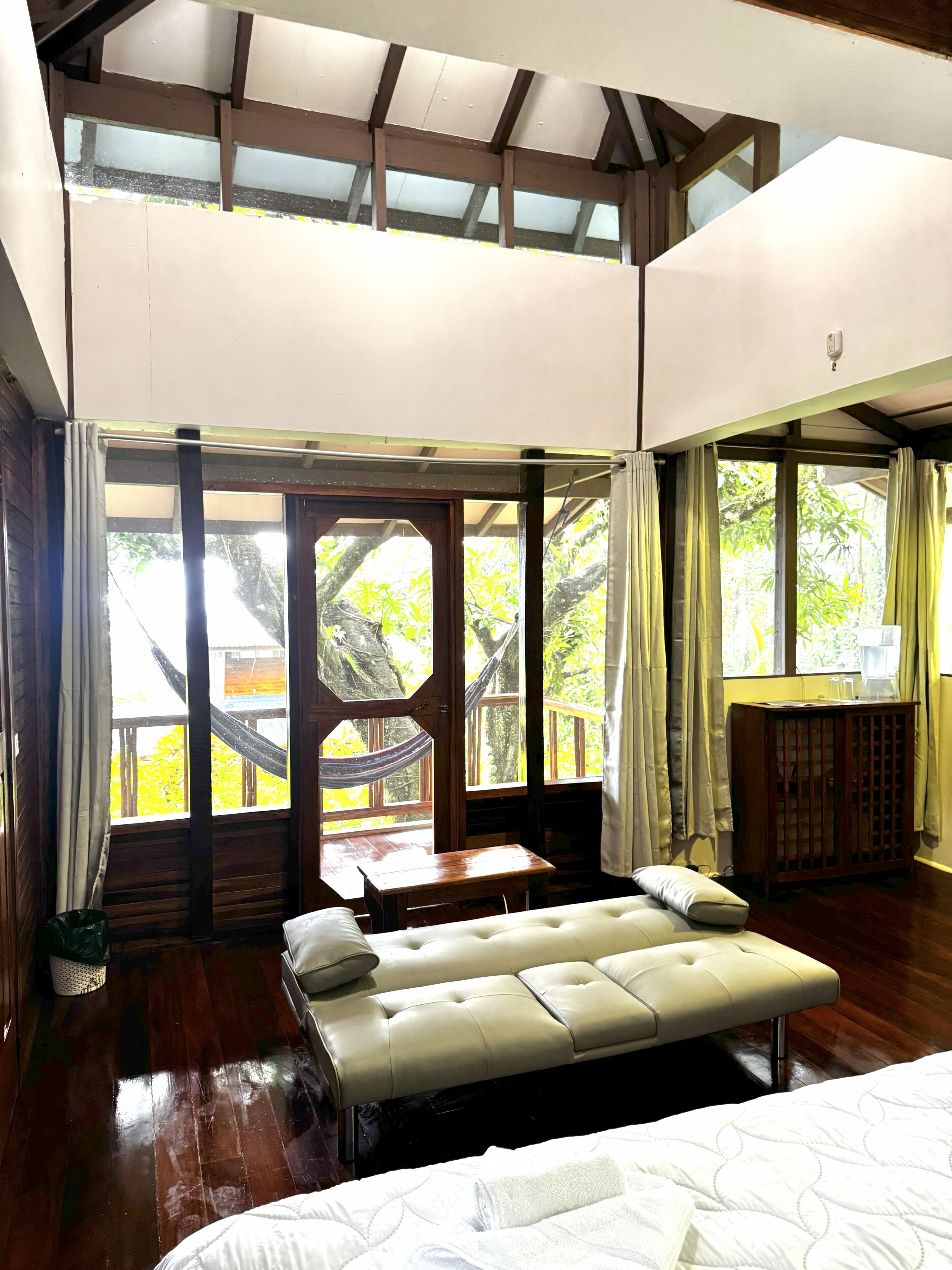 Romantic Studio Suite | Individually decorated, individually furnished, bed sheets