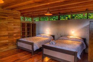 Duplex familial | Décor unique, ameublement unique, literie fournie