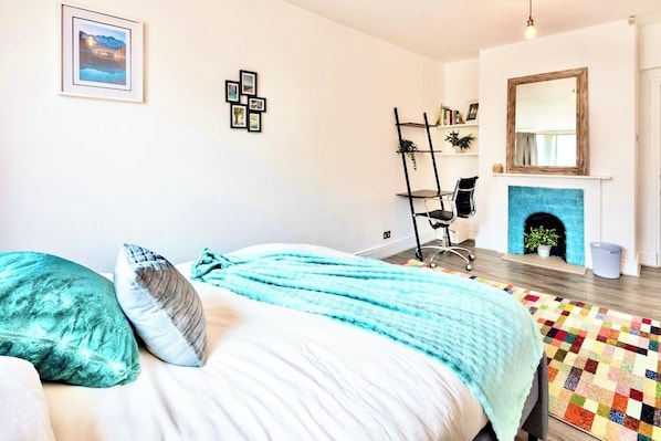 2 bedrooms, iron/ironing board, WiFi, bed sheets - Central Bristol 2 Bed House! Opposite the BRI Hospital, Ideal for Professionals (Bristol)