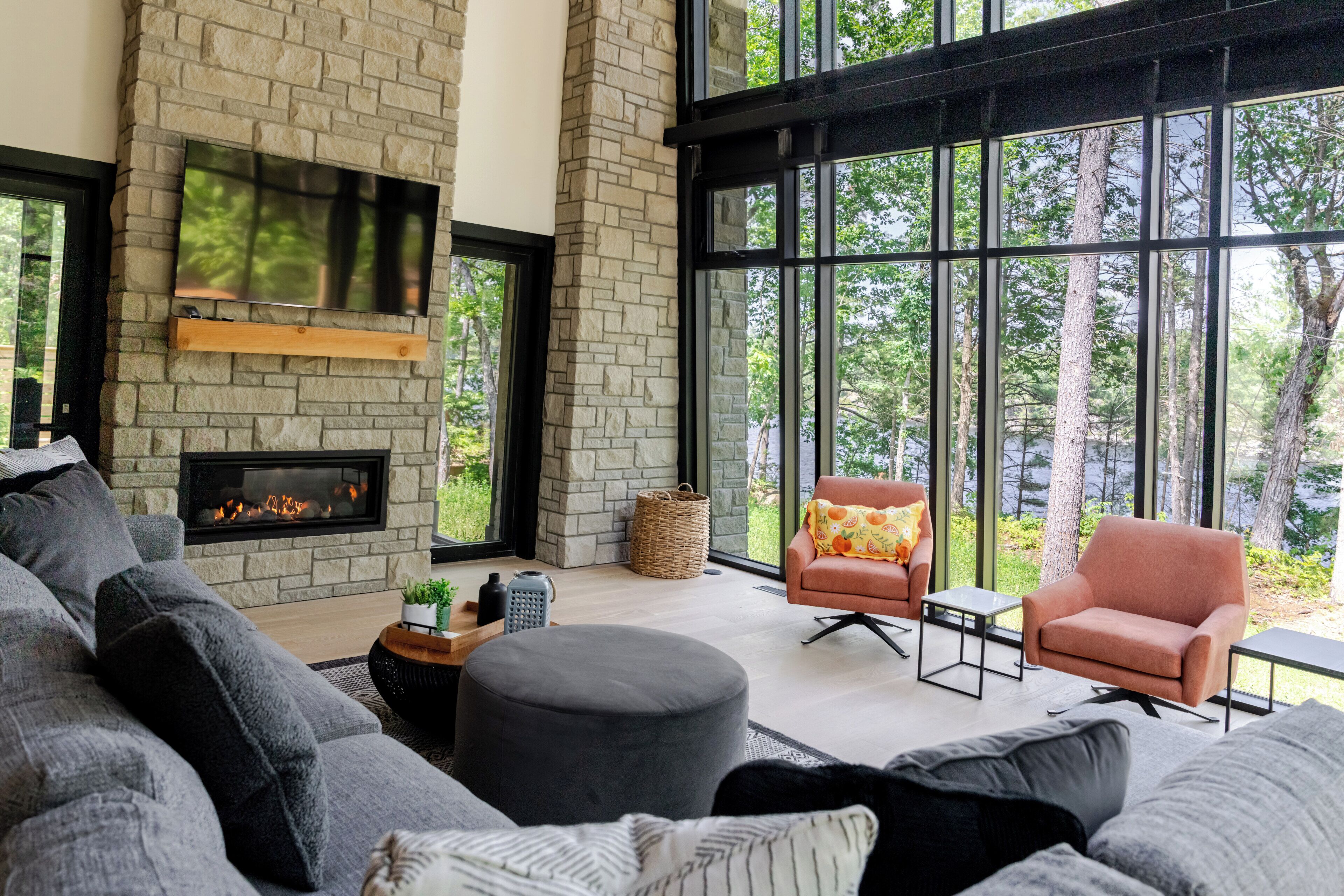Waterfront Luxury 5-bedroom Cottage With Hot Tub - Gravenhurst
