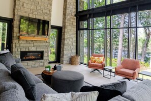 TV connectée, cheminée