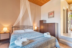 1 habitación, tabla de planchar con plancha, wifi gratis y ropa de cama