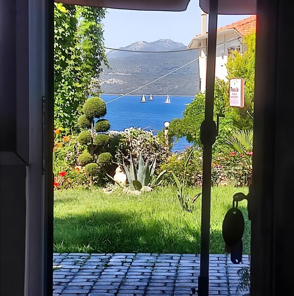 Interior - Studio Apartment '4 Adults No 9' with Sea View, Wi-Fi and Air Conditioning (Nikiana)