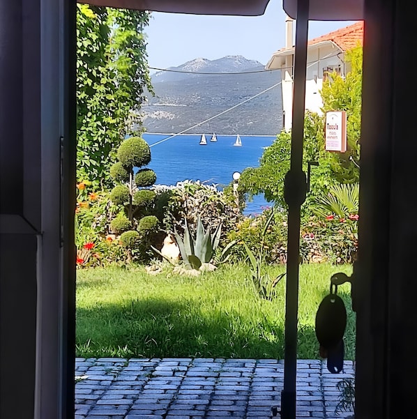 Interior - Studio Apartment '4 Adults No 10' with Sea View, Wi-Fi and Air Conditioning (Nikiana)