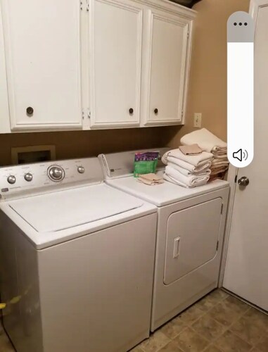 Cozy 1-bedroom apartment in Stonewall with WiFi, AC, furnished country setting. 