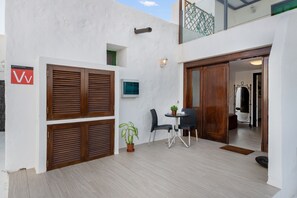 Outdoor dining - Vacation 'Finca El Moral In Mozaga' with Mountain View, Private Terrace and Wi-Fi (Tao)