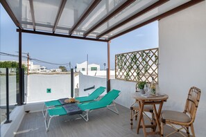 Outdoor dining - Vacation 'Finca El Moral In Mozaga' with Mountain View, Private Terrace and Wi-Fi (Tao)