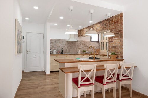 Vacation Villa 'Berkana De Lujo Con Piscina' with Private Pool, Wi-Fi and Air Conditioning