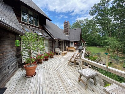 Spacious 6-bedroom house on 25 acres in the Ozarks w/ hot tub and private trail!