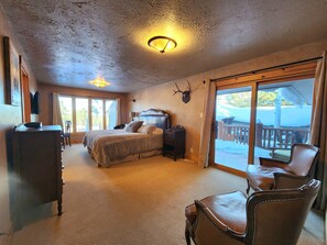 4 bedrooms, iron/ironing board, WiFi, bed sheets - The Lodge at Phantom Lake Ranch with private lakes and hiking trails (Red Feather Lakes)