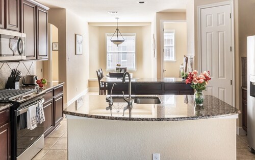 Spacious & peaceful 4-bedroom house in Georgetown with game room