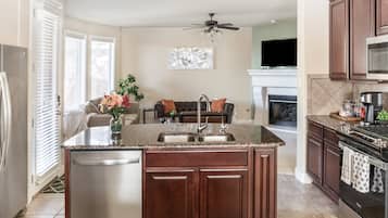 Refrigerador, microondas, horno y parrilla de estufa