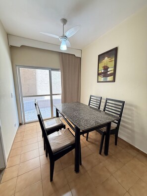 Apartment | Dining - Pé na Areia Praia do Canto do Forte IV (Praia Grande)