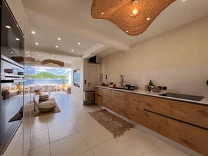 Réfrigérateur, micro-ondes, four, lave-vaisselle