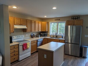 Refrigerador, microondas, horno, placa de cocina