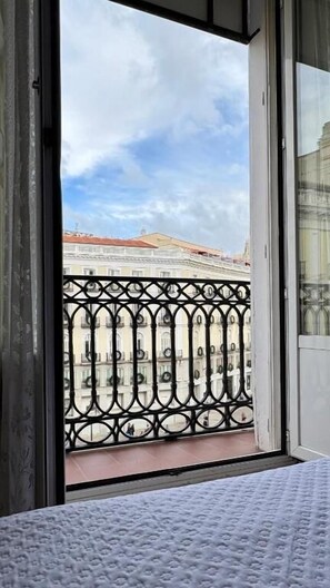 Free WiFi, bed sheets - Hostal Ruano (Madrid)