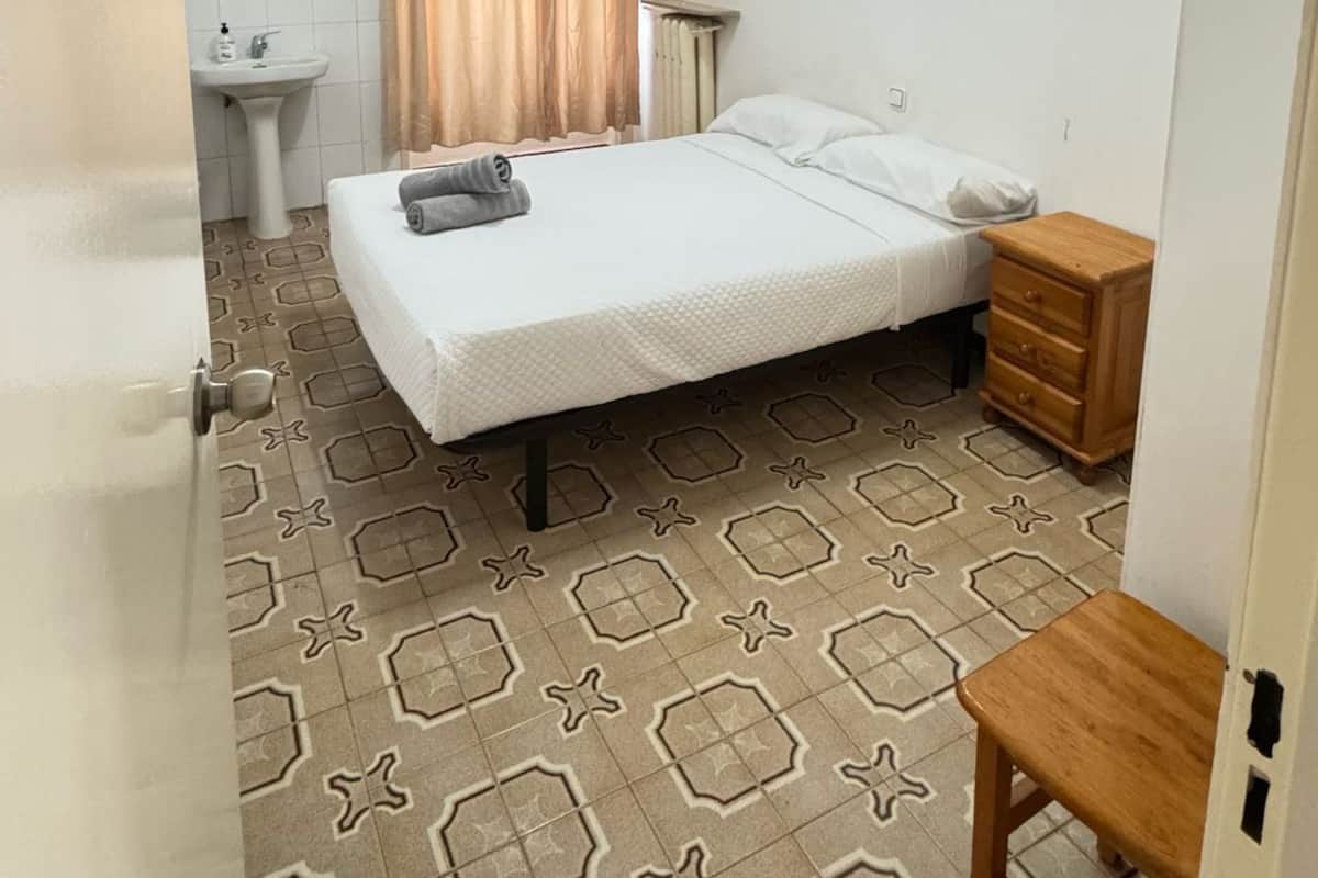 Standard Double Room, Shared Bathroom | Free WiFi, bed sheets