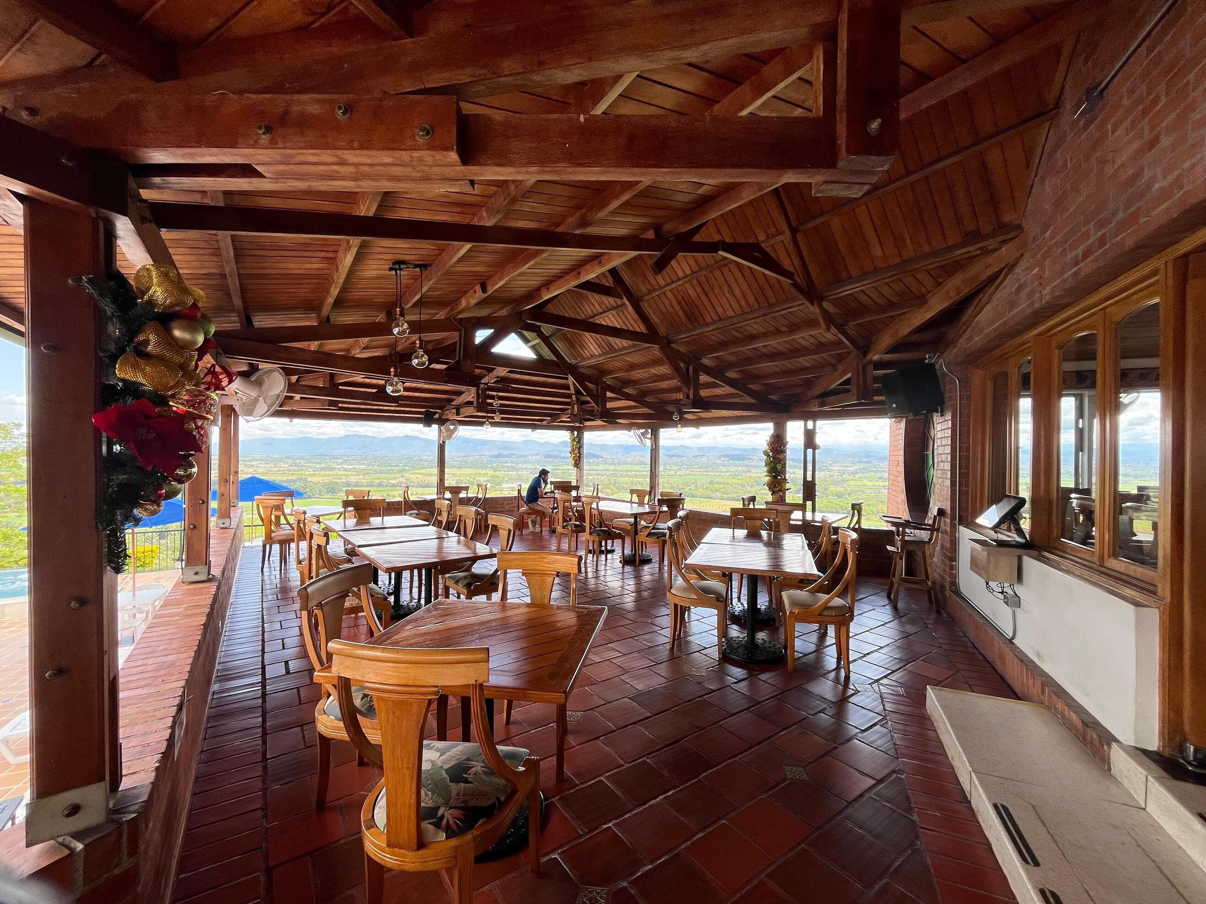 تناول الطعام بالخارج