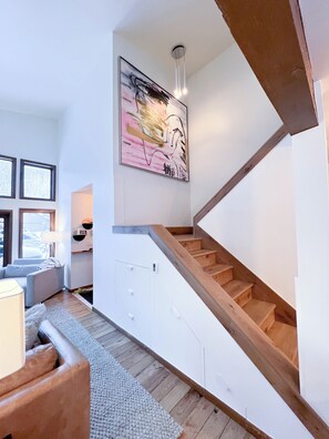 Interior - 3B/3Ba modern house in Avon, Central AC!! 10 min drive to Beaver Creek & Vail! (Avon)