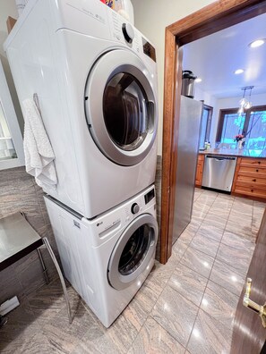 Interior - 3B/3Ba modern house in Avon, Central AC!! 10 min drive to Beaver Creek & Vail! (Avon)