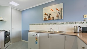Micro-ondes, four, plaque de cuisson, lave-vaisselle