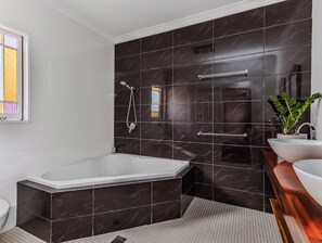 Bathroom - Riviera Palms  (Tumbulgum)