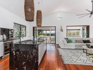 Casa luxo, vista para a montanha | Cozinha privada | Chaleira elétrica, torradeira