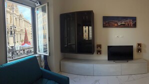 Deluxe Condo, City View - Dielle Suite (Rome)