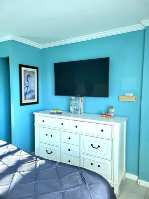 1 bedroom, iron/ironing board, free WiFi, bed sheets - Charmingg Bluewater Condo! (Myrtle Beach)