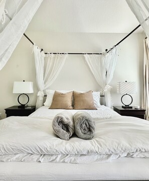 3 bedrooms, iron/ironing board, WiFi, bed sheets