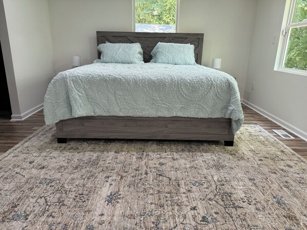 3 chambres, fer et planche à repasser, Wi-Fi, draps fournis