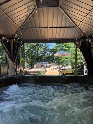 Terrace/patio - Chalet La Trepa | Ski, Spa, Sun Deck, Fire pit (Chertsey)