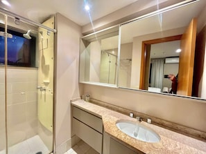 Exclusive Apartment | Bathroom