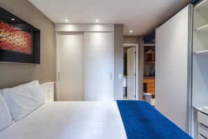 1 habitación, escritorio y espacio para trabajar con laptop 