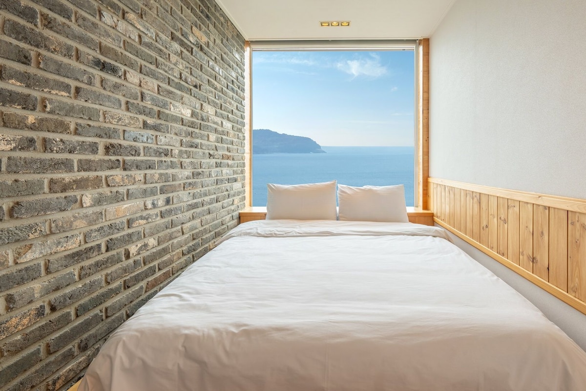 Basic Room, 1 Bedroom (Room 302) | 1 bedroom, free WiFi