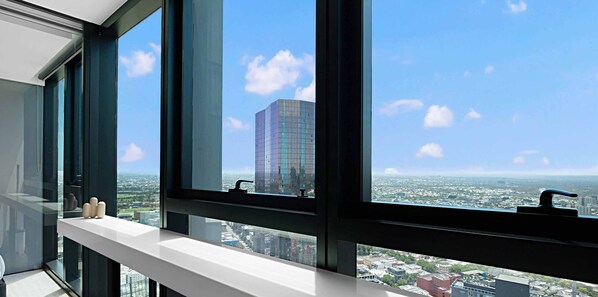 Apartamento, 2 quartos | Área de estar | TV de tela plana, mesa de pingue-pongue