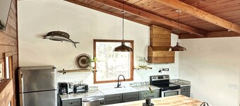 Cozy 2-Bedroom River Front Cabin in Columbus, MS