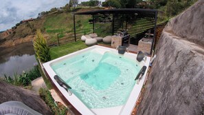Bañera de hidromasaje al aire libre