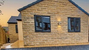 A stone house with two windows and a small porch. - 2 Bed, Sleeps 4, Pet Friendly, Free Parking (Rotherham)